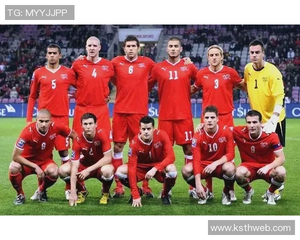 红衣足球明星风采尽显瞬间捕捉展现激情与荣耀的精彩瞬间 红衣足球明星风采尽显瞬间捕捉展现激情与荣耀的精彩瞬间