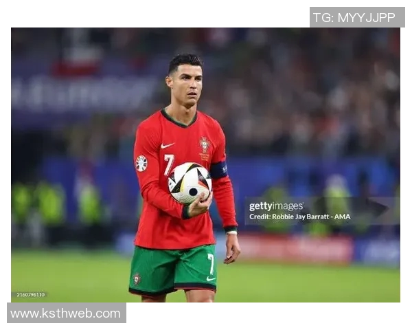 足球明星挥手瞬间回顾图文合集展现他们的魅力与风采 足球明星挥手瞬间回顾图文合集展现他们的魅力与风采