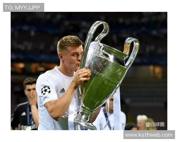 八号足球明星的传奇故事与辉煌成就揭示了运动员的奋斗精神与团队合作的重要性